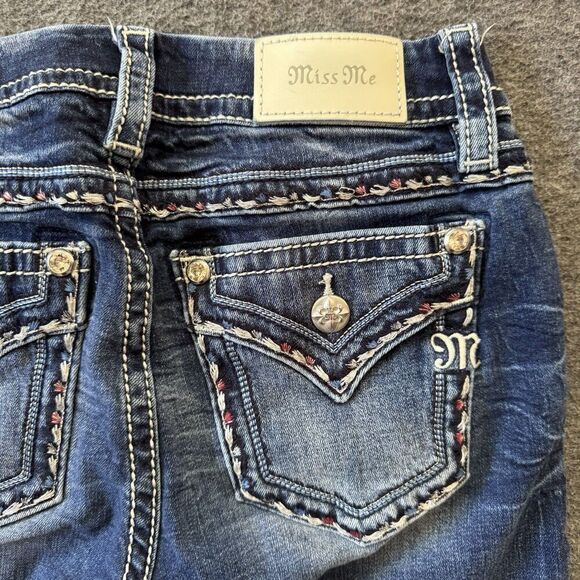 Miss Me Shorts Curvy Bermuda Women’s Size 25 Embellished Embroidered Rhinestone - Picture 1 of 11